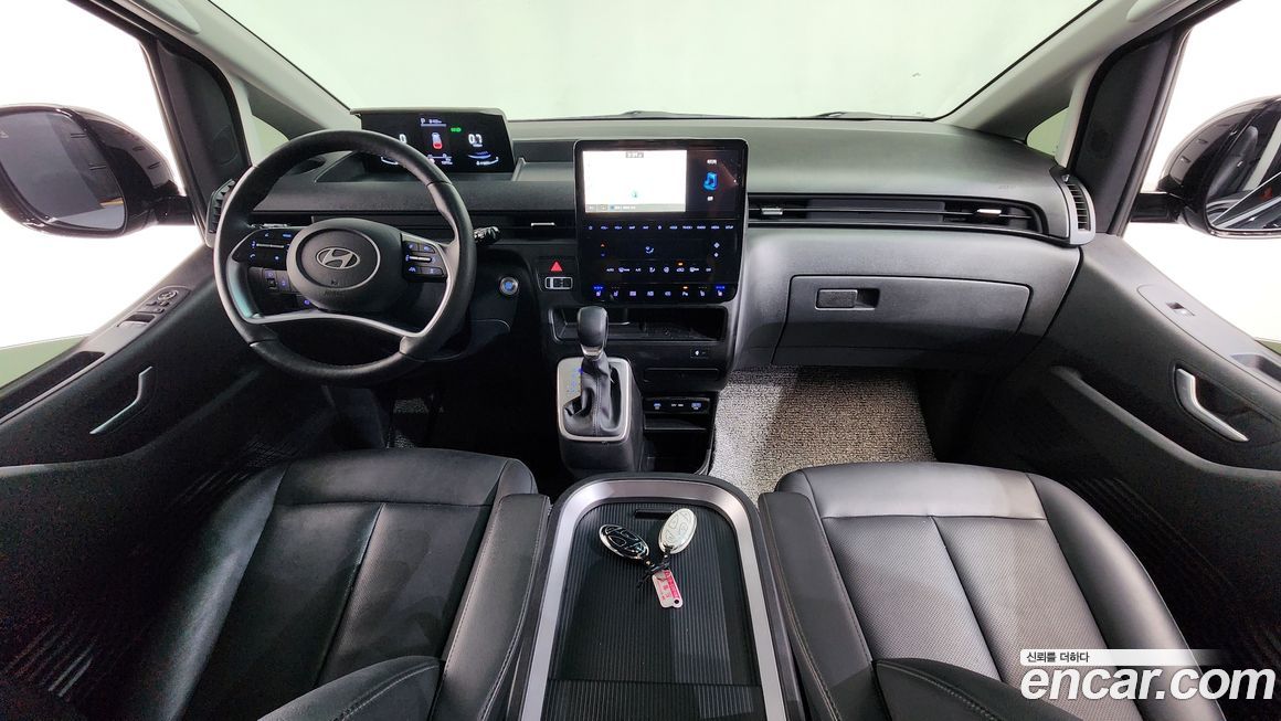 Hyundai Staria 2025