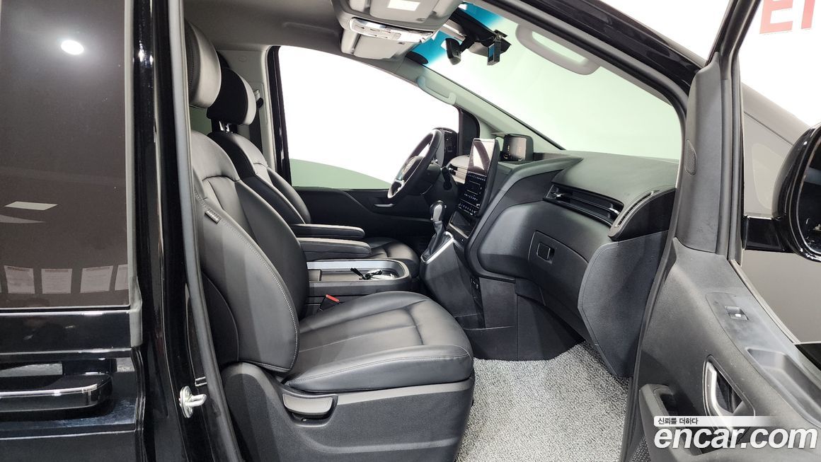 Hyundai Staria 2025