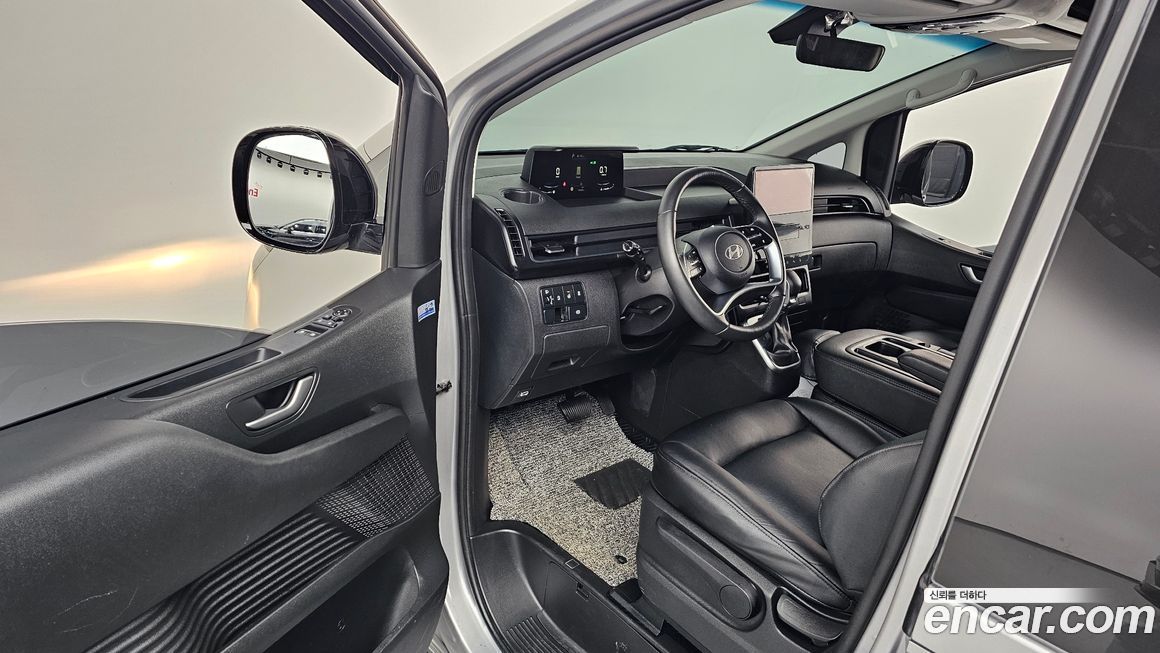 Hyundai Staria 2025