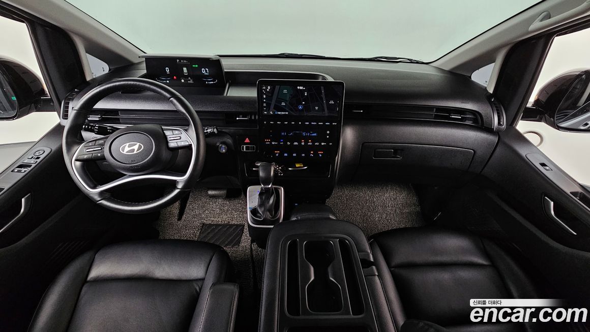 Hyundai Staria 2025