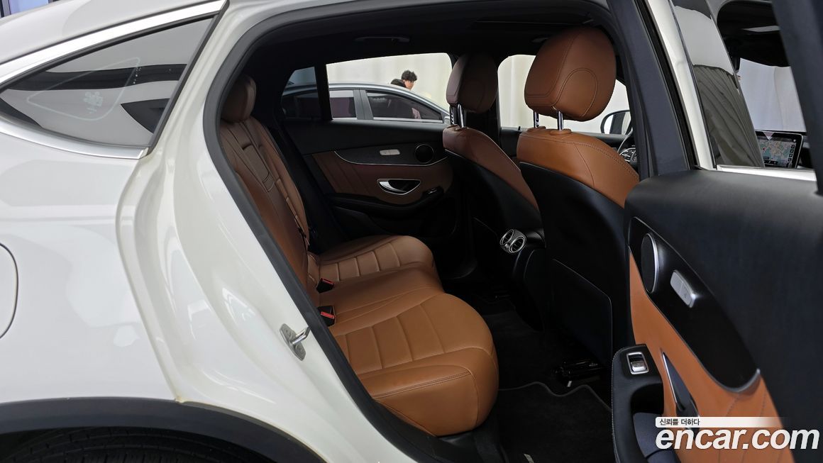 Mercedes-Benz GLC-Class 2021