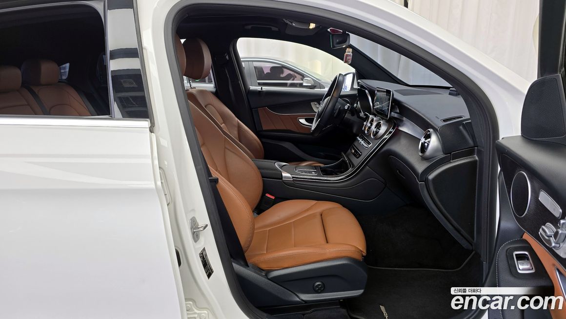 Mercedes-Benz GLC-Class 2021