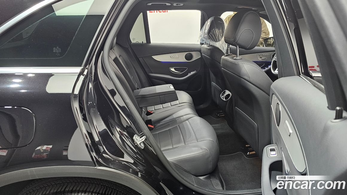 Mercedes-Benz GLC-Class 2021