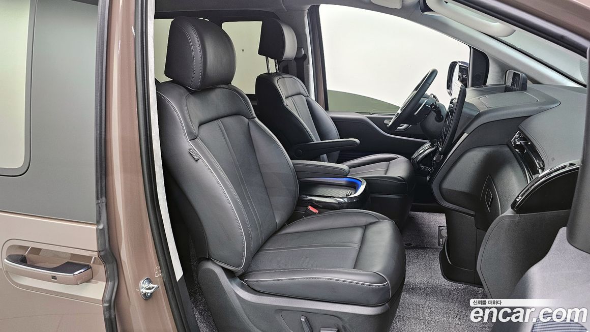 Hyundai Staria 2025