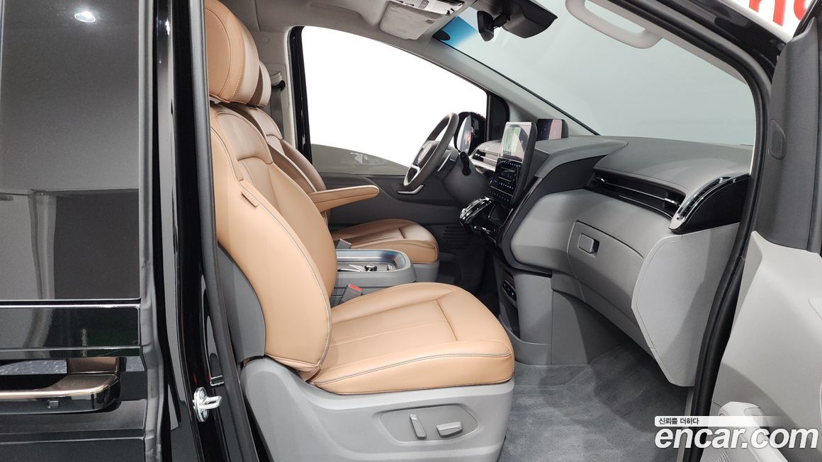 Hyundai Staria 2025