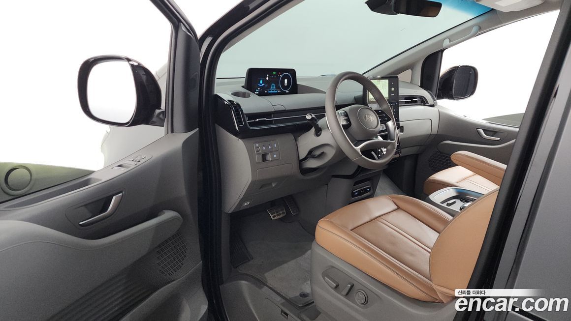 Hyundai Staria 2025