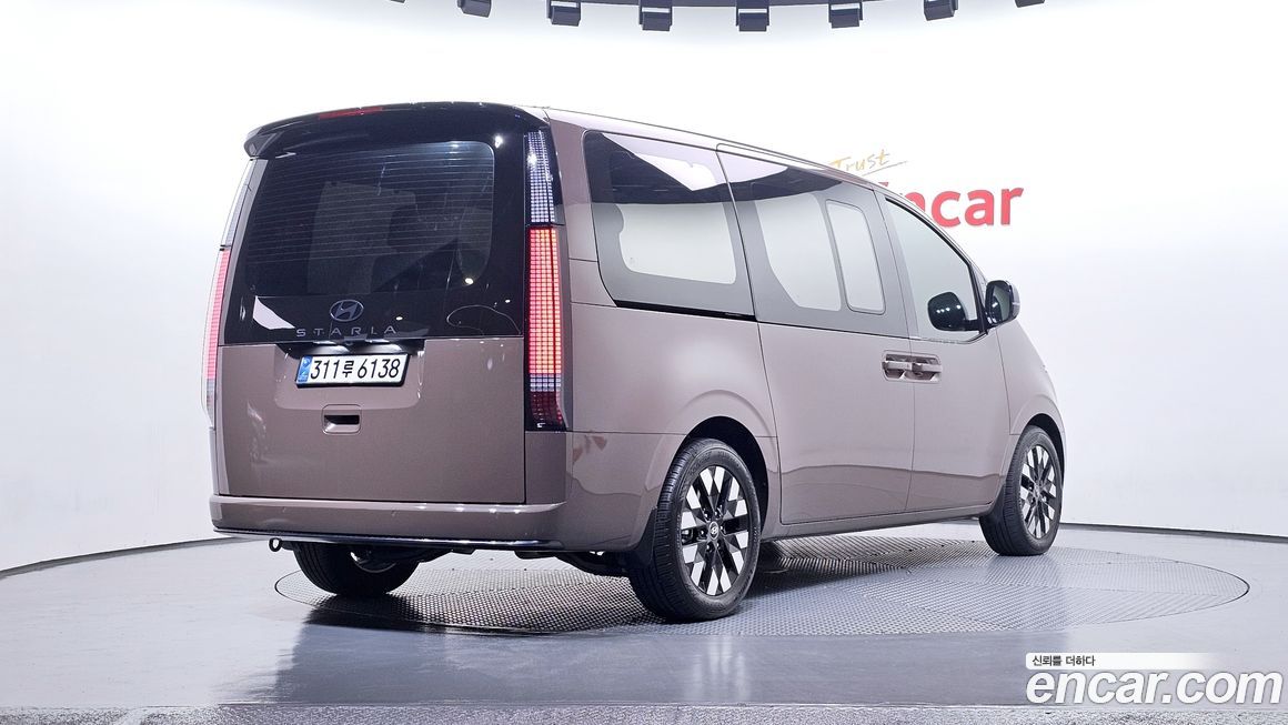Hyundai Staria 2025