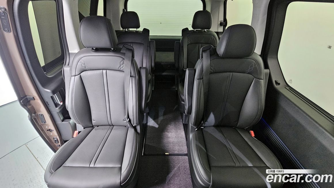 Hyundai Staria 2025