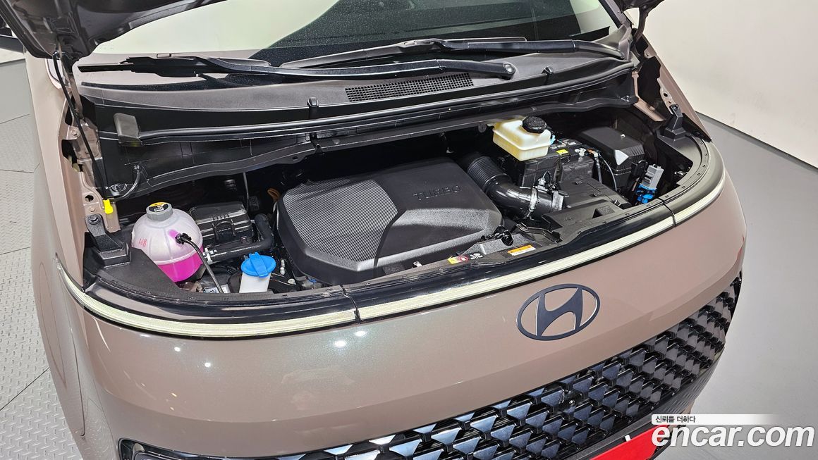 Hyundai Staria 2025