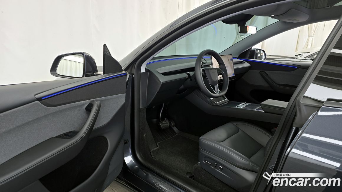 Tesla Model Y 2025