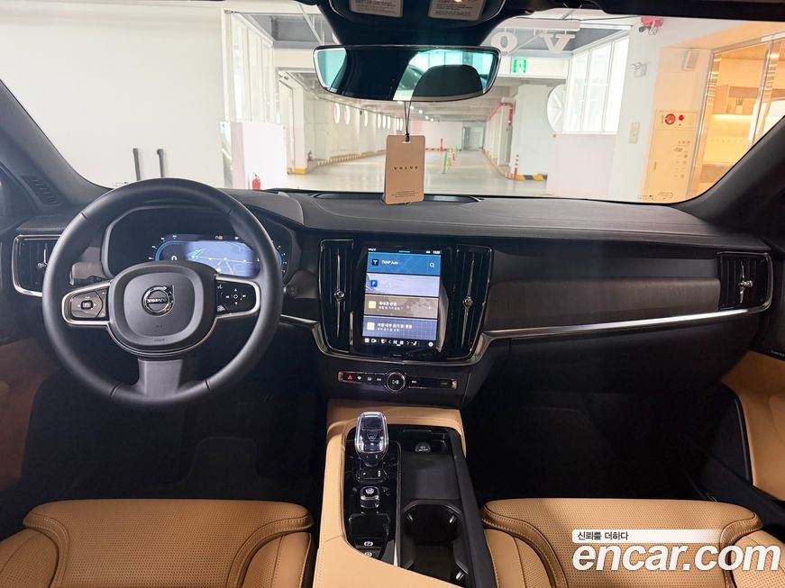 Volvo V90 2025