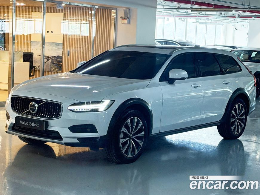 Volvo V90 2025