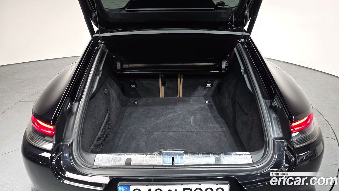 Porsche Panamera 2021