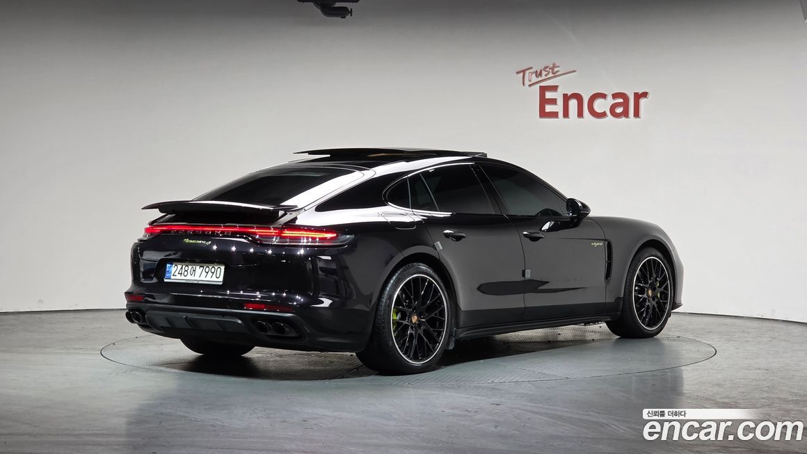 Porsche Panamera 2021