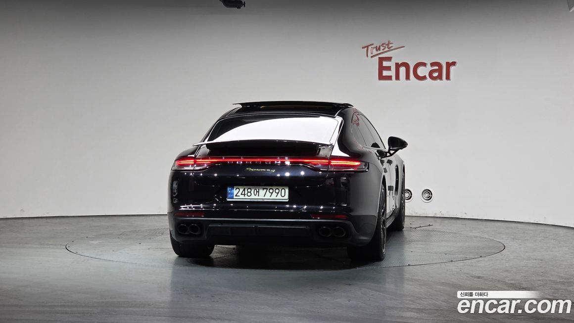 Porsche Panamera 2021