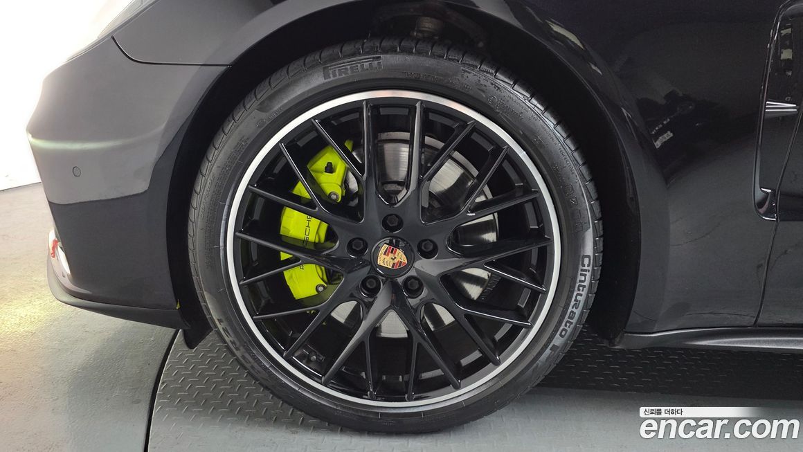 Porsche Panamera 2021