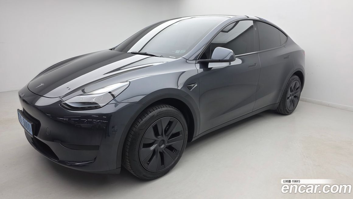 Tesla Model Y 2025