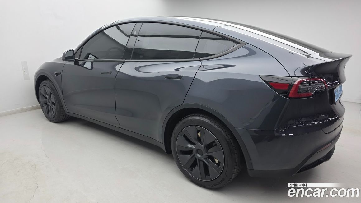 Tesla Model Y 2025