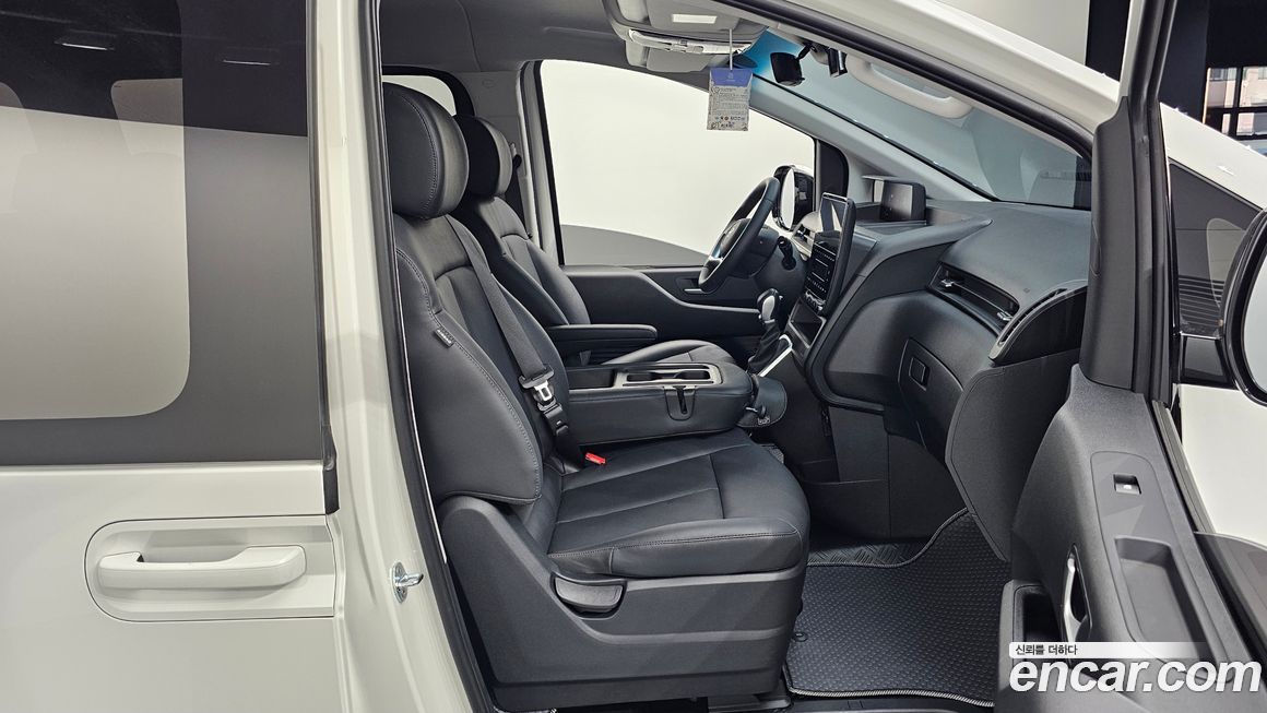 Hyundai Staria 2025