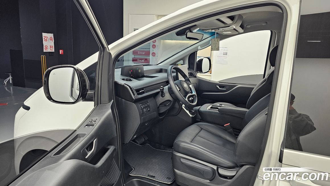 Hyundai Staria 2025