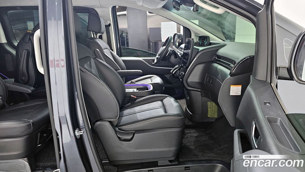 Hyundai Staria 2025