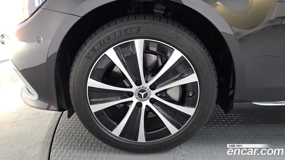 Mercedes-Benz E-Class 2021