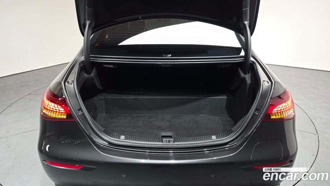 Mercedes-Benz E-Class 2021