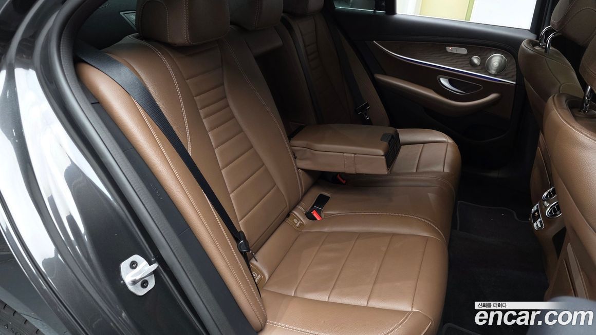 Mercedes-Benz E-Class 2021