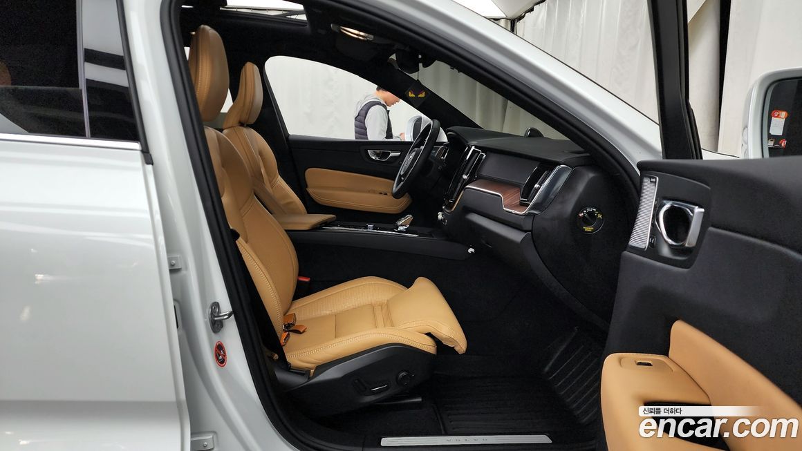 Volvo XC60 2025