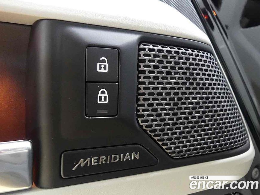 Land Rover Defender 2022