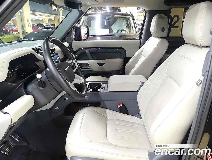 Land Rover Defender 2022