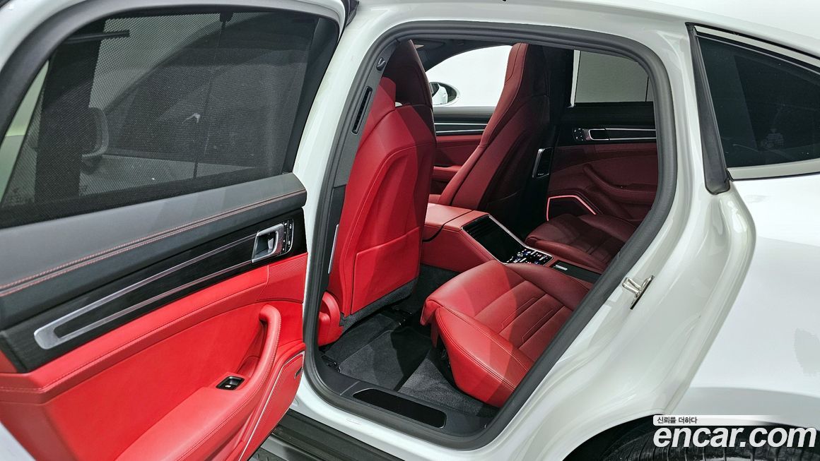 Porsche Panamera 2023