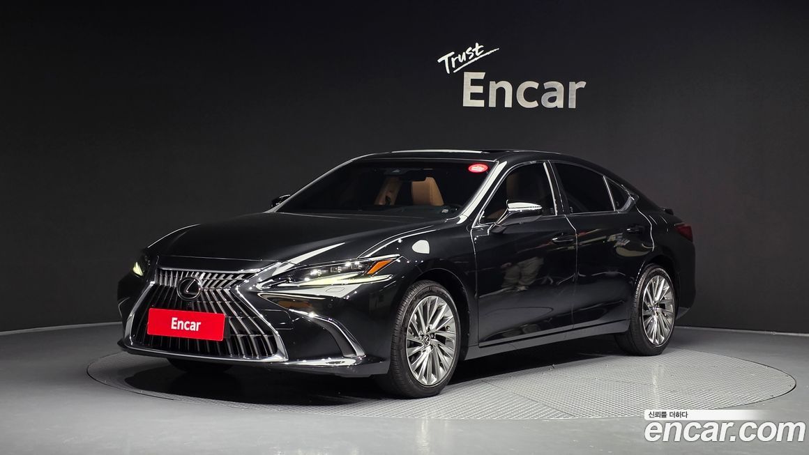Lexus ES 2025