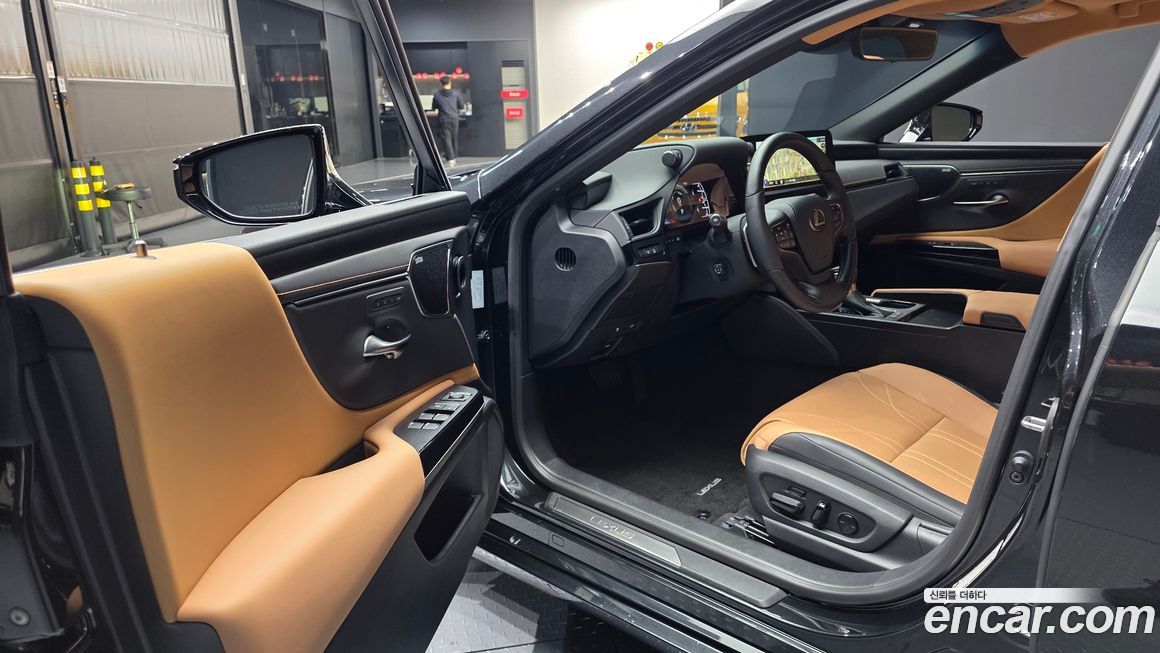 Lexus ES 2025
