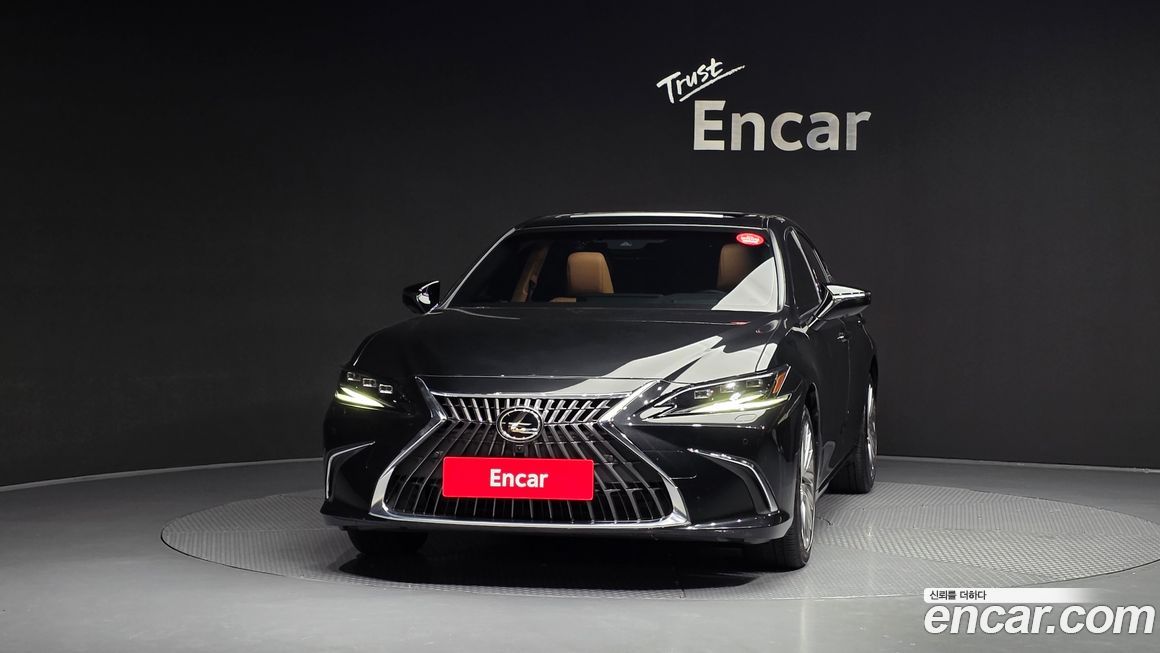 Lexus ES 2025
