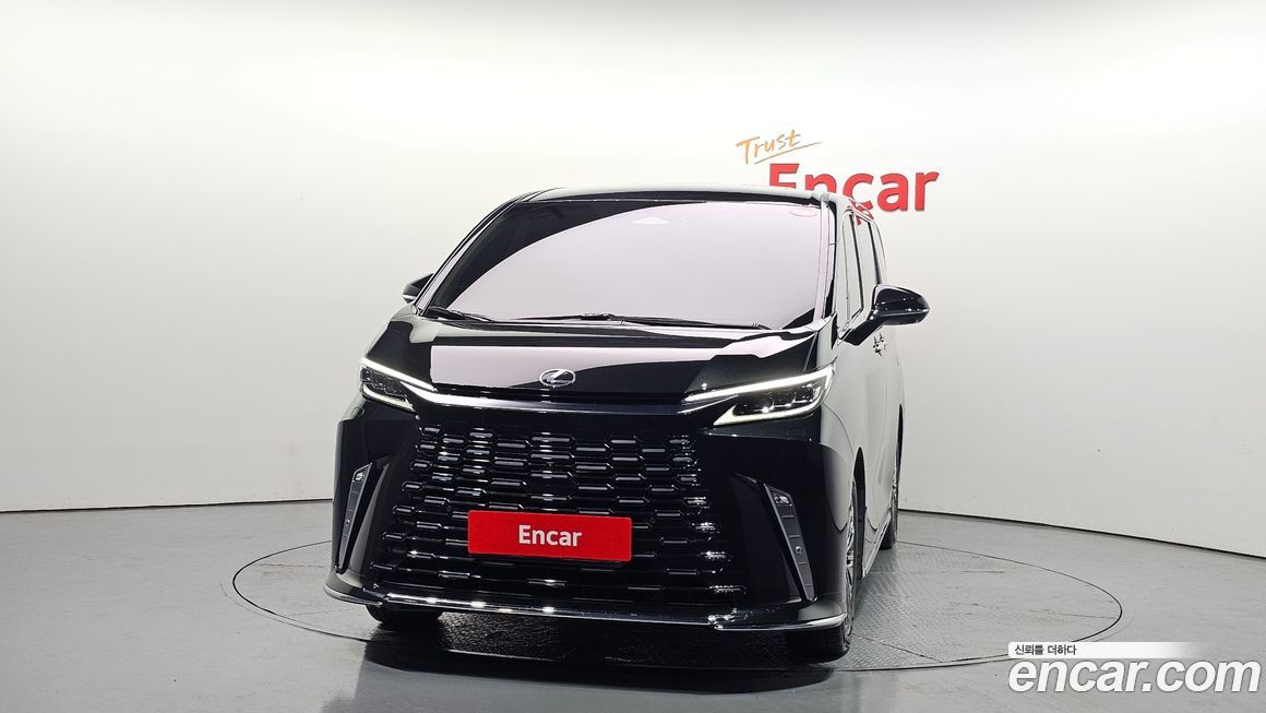Lexus LM 2025