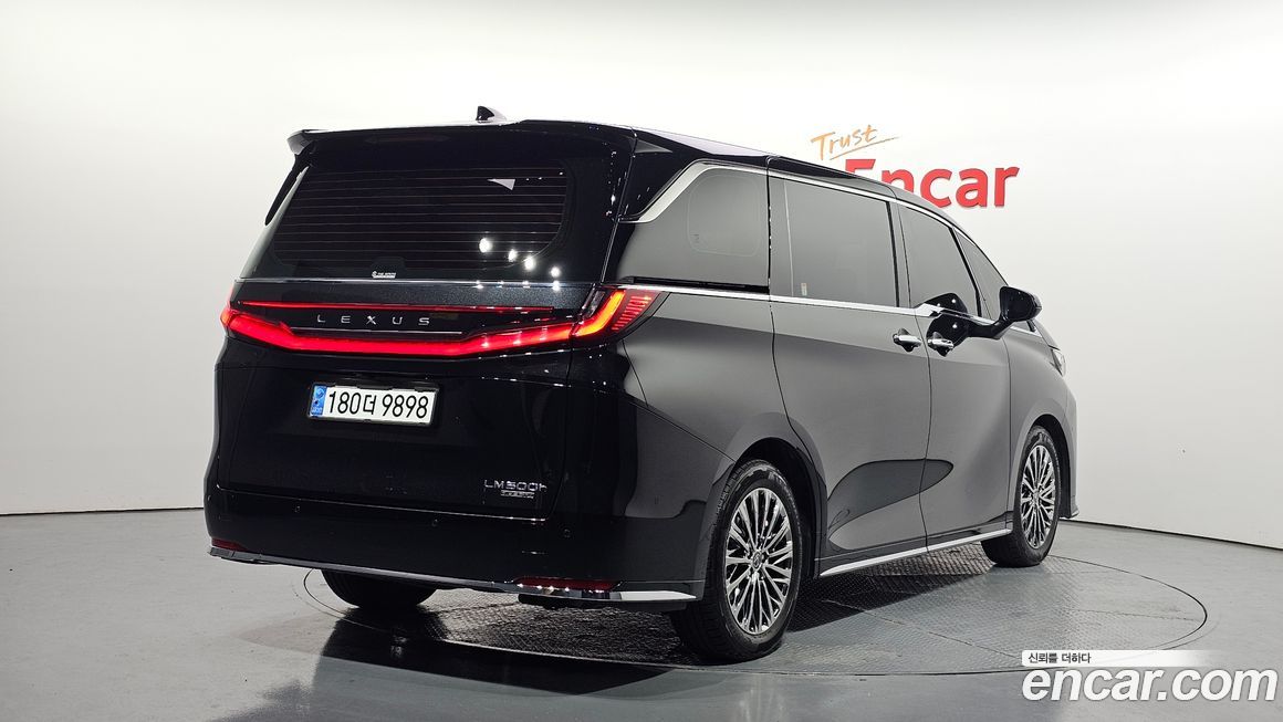 Lexus LM 2025