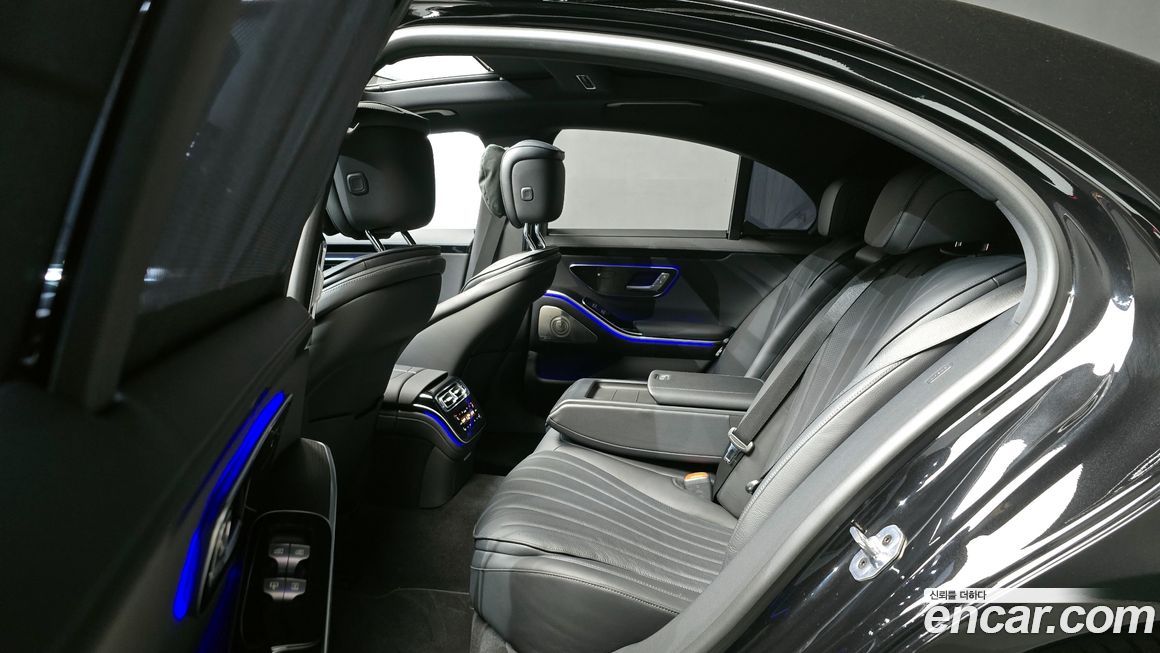 Mercedes-Benz S-Class 2025