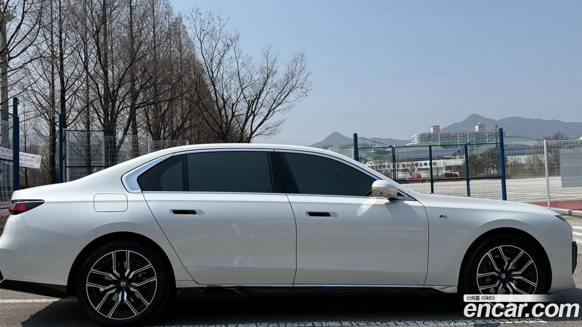 BMW 7-Series 2024
