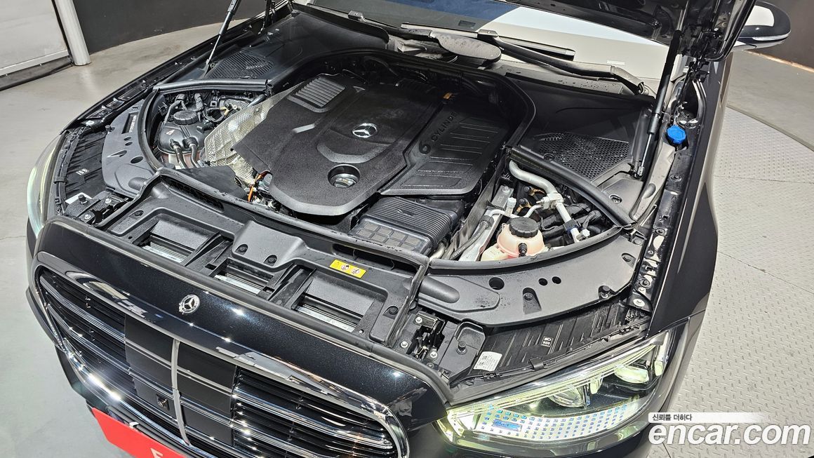 Mercedes-Benz S-Class 2025