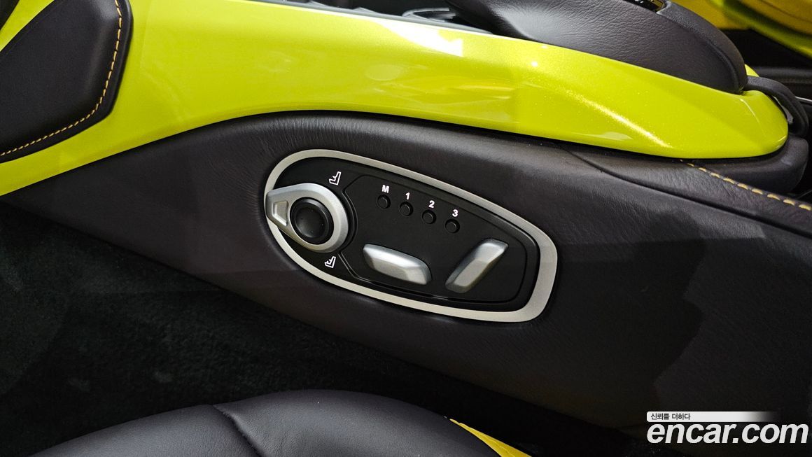 Astonmartin Vantage 2020