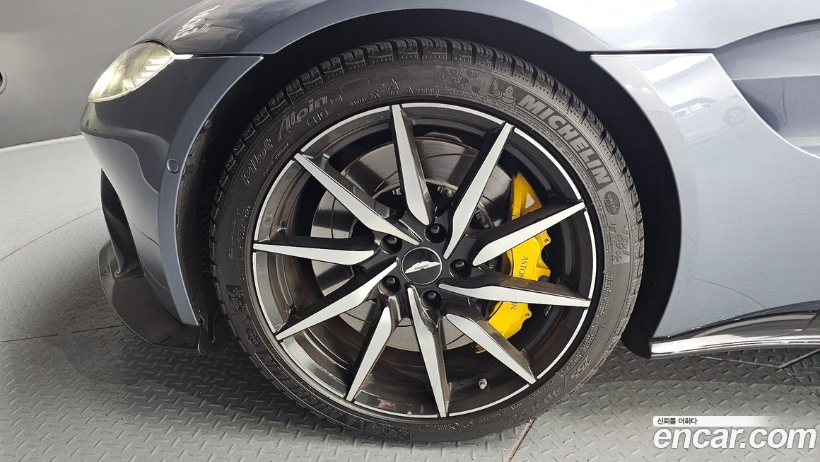 Astonmartin Vantage 2020