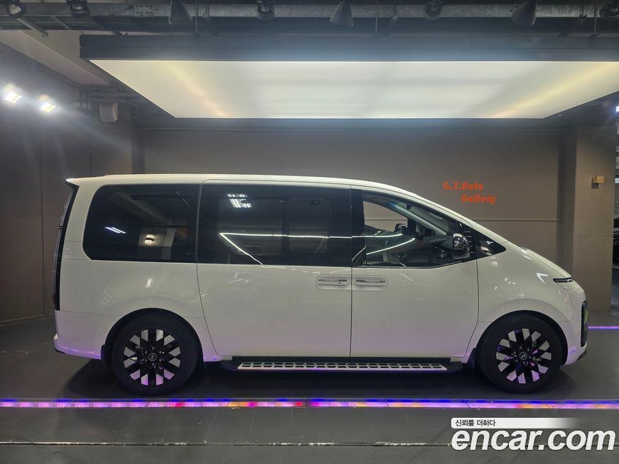 Hyundai Staria 2025