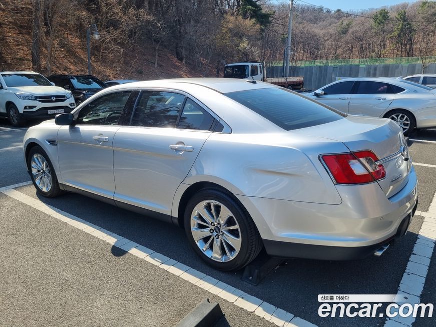 Ford Taurus 2011