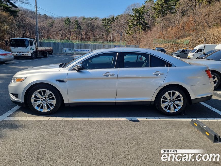 Ford Taurus 2011