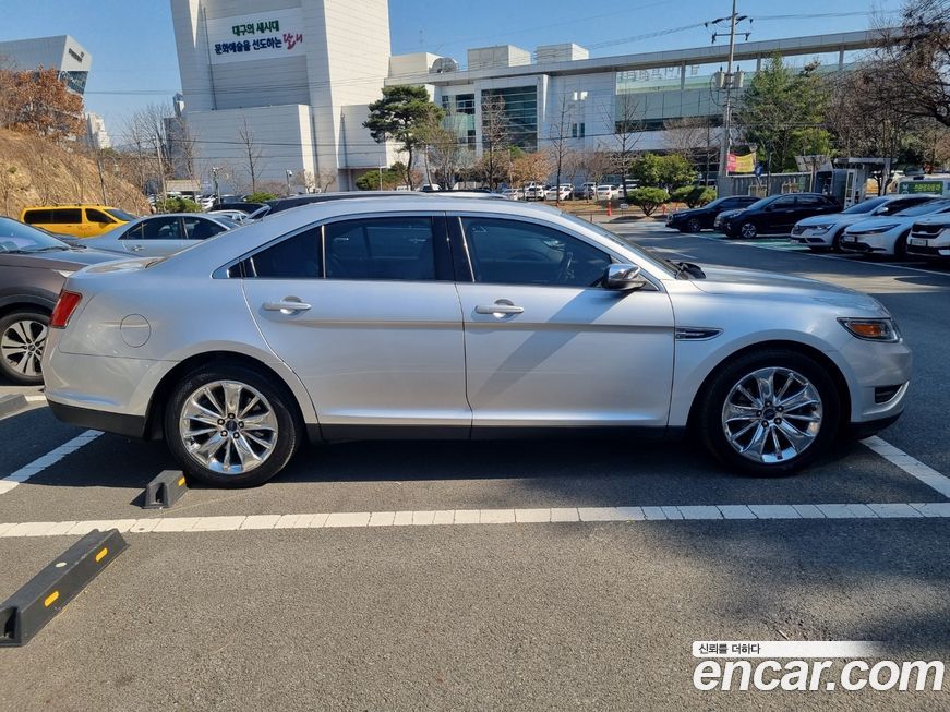 Ford Taurus 2011