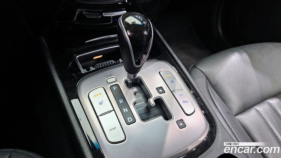 Hyundai Genesis 2013