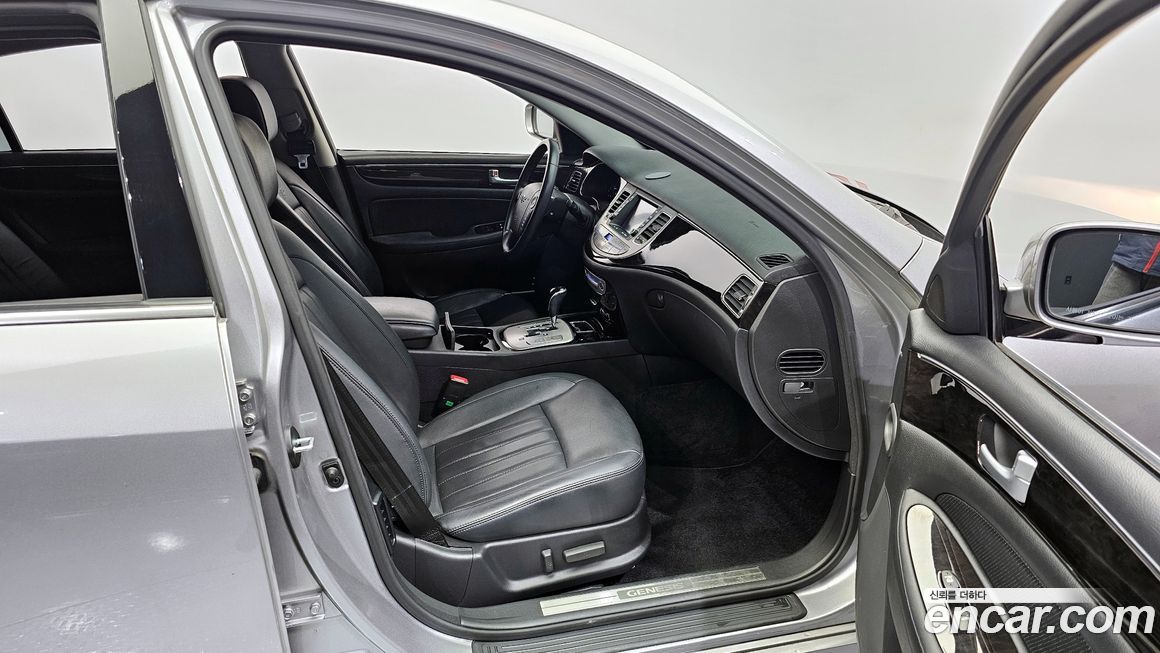 Hyundai Genesis 2013