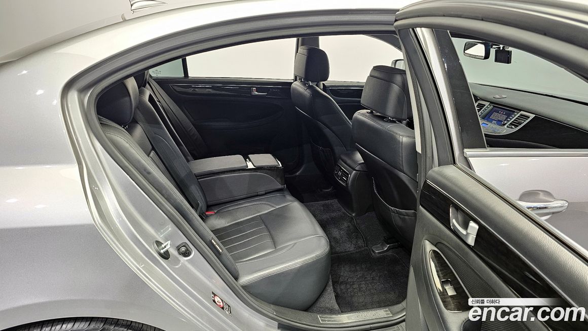 Hyundai Genesis 2013