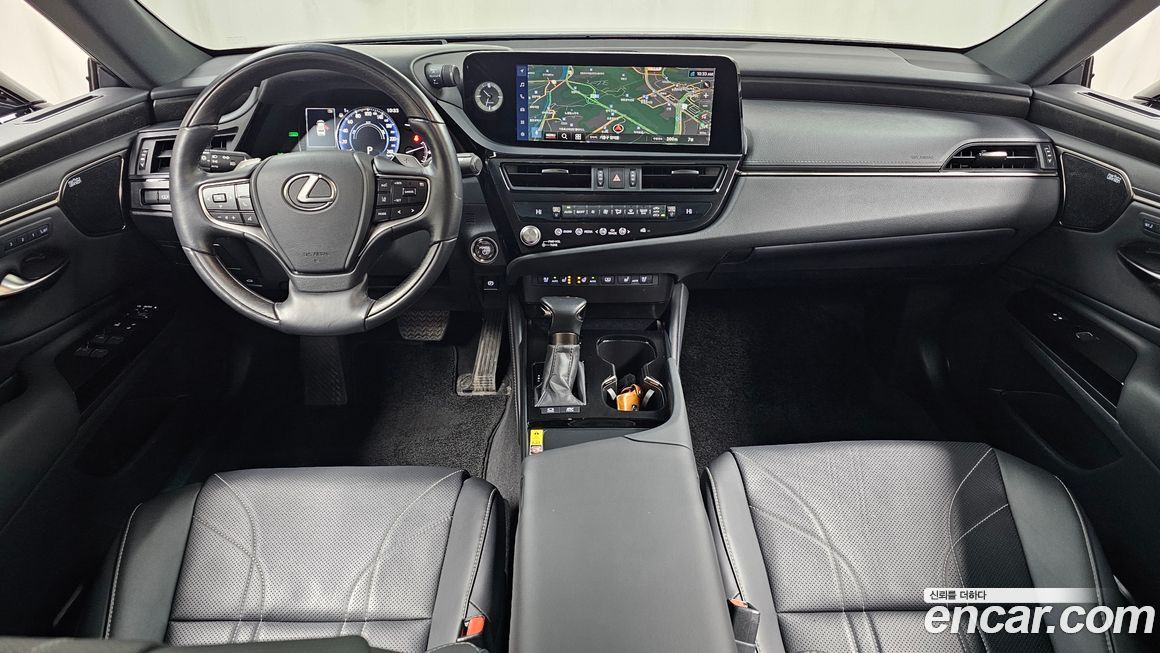 Lexus ES 2025